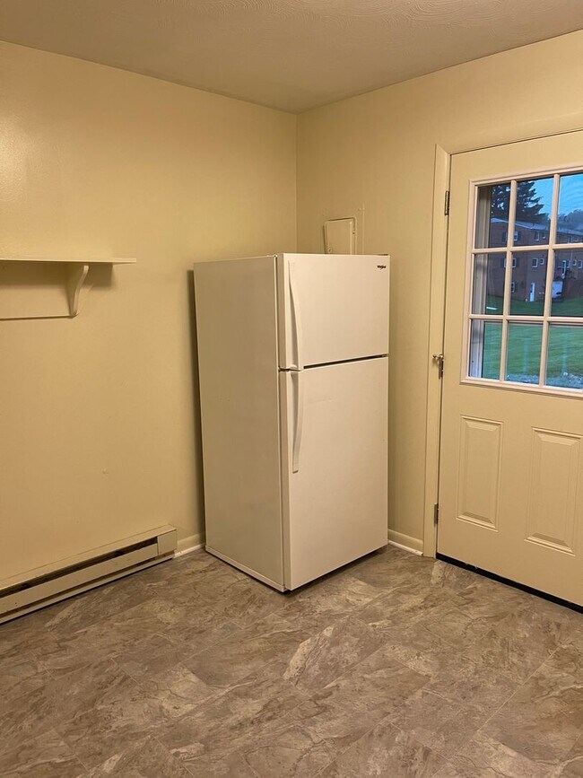Building Photo - Apartment for Rent