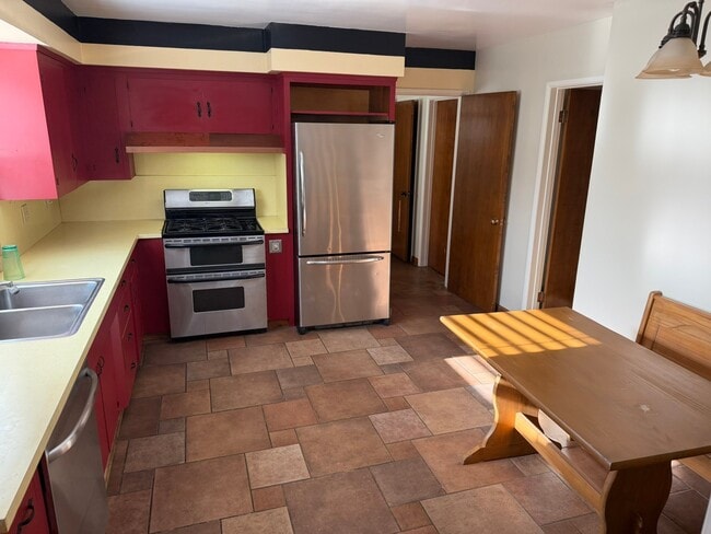 Building Photo - 1722 Eucalyptus Dr