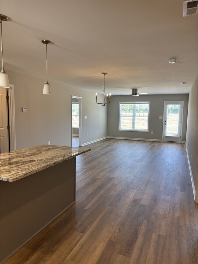 Foto del edificio - 102 Bradfield Cir