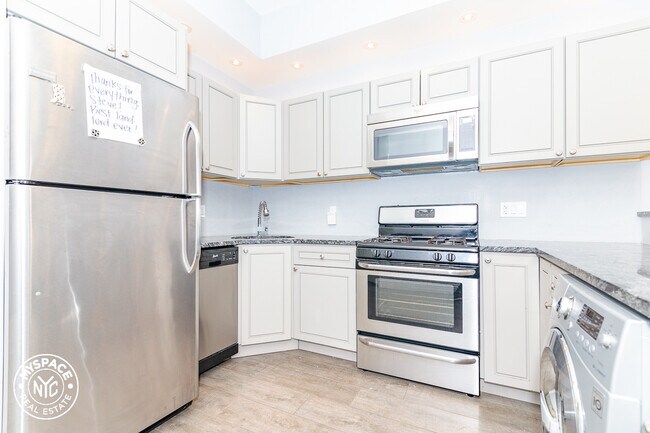 Building Photo - 776 Halsey St