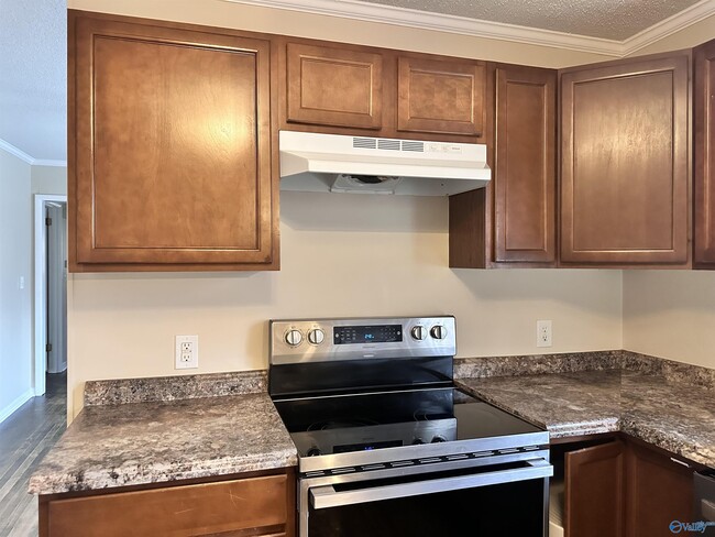 Building Photo - 326 Drake Ave SW