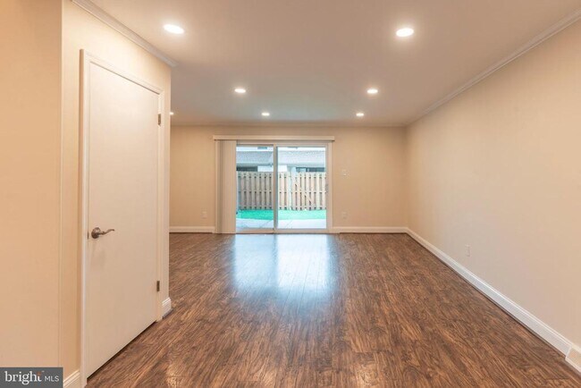 Foto del edificio - 308 Wayne Ct