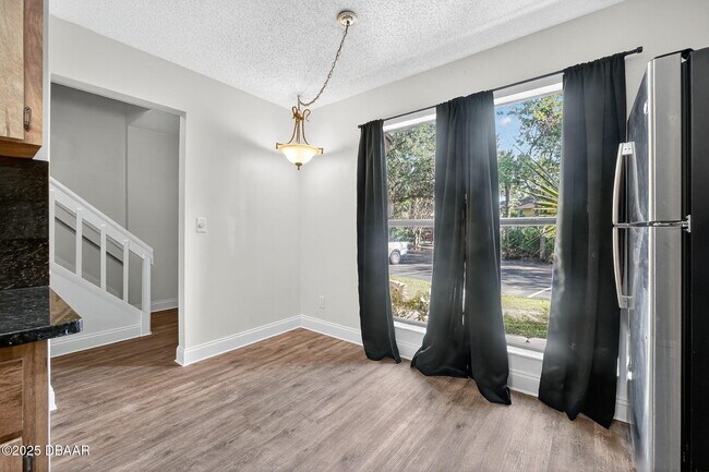 Building Photo - 12 Glen Arbor Park