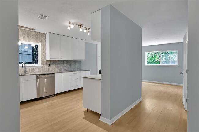 Building Photo - 19 Gambrel Oak Pl