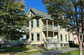 Building Photo - 713 S Beech St