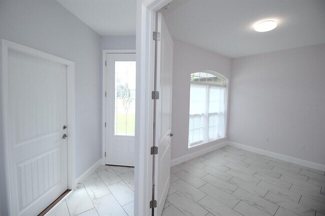 Building Photo - 23 Empress Ln
