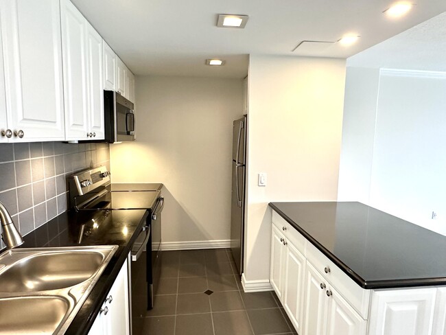 Building Photo - 555 S Old Woodward Ave