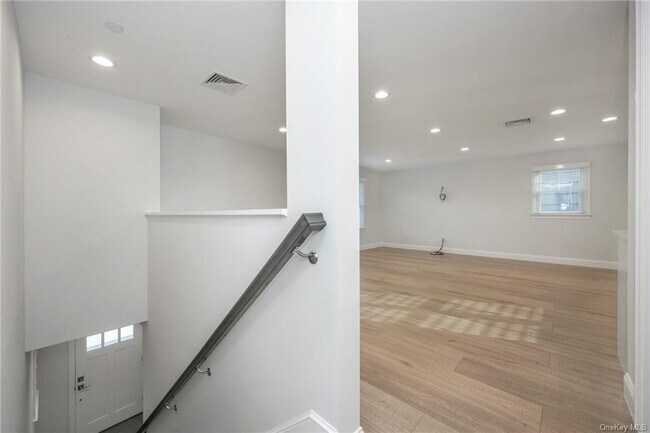 Foto del edificio - 241 Gainsborg Ave E