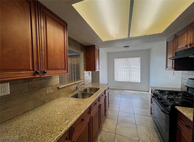 Building Photo - 4561 Carriage Park Dr