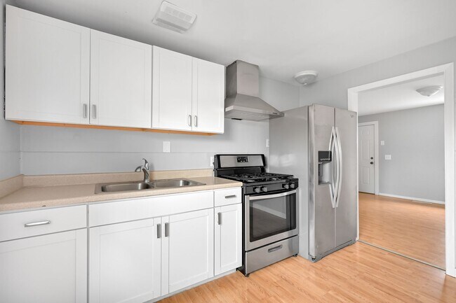 Foto del edificio - 2 Bedroom, 1 Bathroom Available Now!