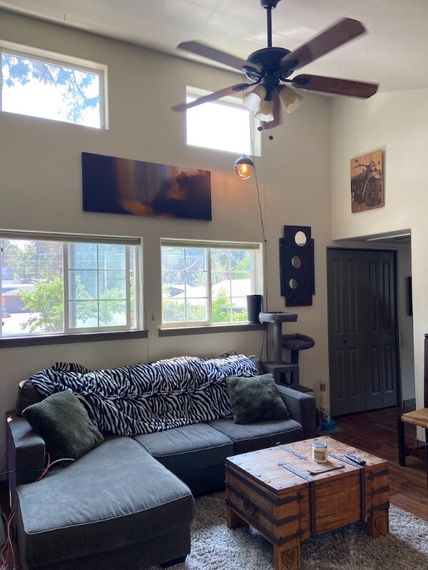 Foto del edificio - 1411 NW Newport Ave