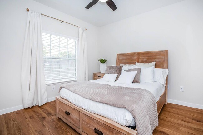 Foto del edificio - Town Park Townhomes