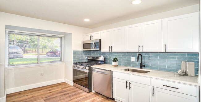 Kitchen-Renovated - Townley Apartments