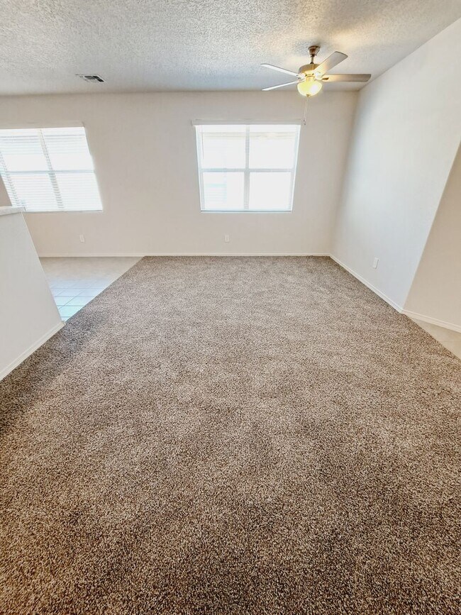 Foto del edificio - 4 bed 2 bath home in Huning Ranch!