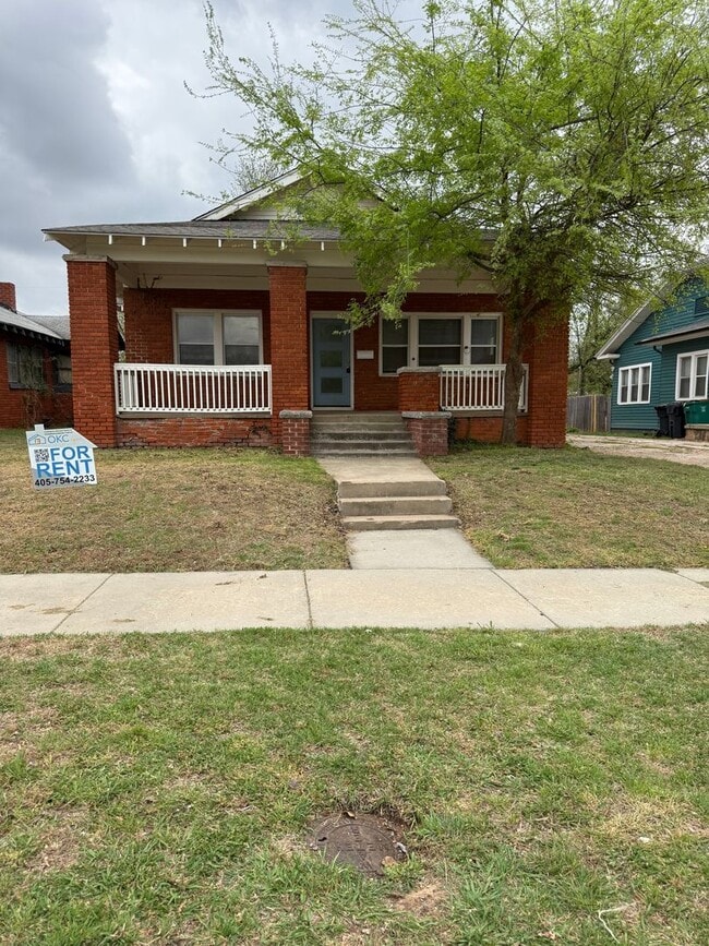Spacious 3 Bed Near Downtown & OU Health + W/D Included & Driveway Parking - Spacious 3 Bed Near Downtown & OU Health + W/D Included & Driveway Parking House