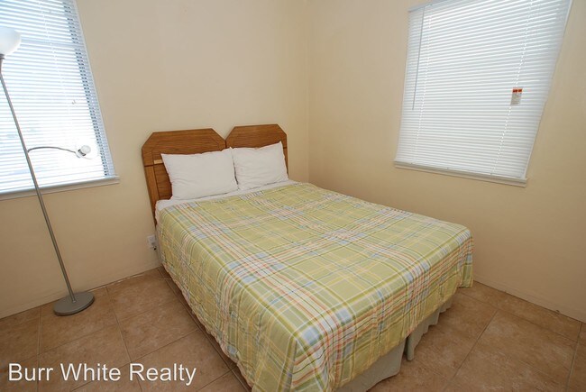 Building Photo - 4 br, 2 bath House - 3507 Seashore