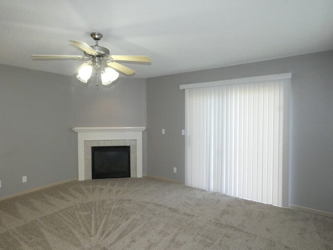 Building Photo - Renewed Townhome-4454 NE 83rd-Northland, K...