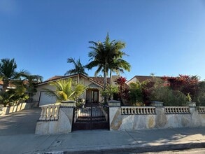 Building Photo - 10302 Parkview Ave