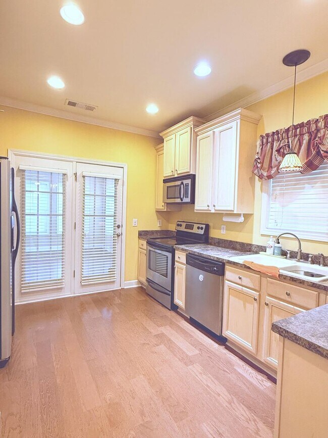 Building Photo - Beautiful Home in Opelika