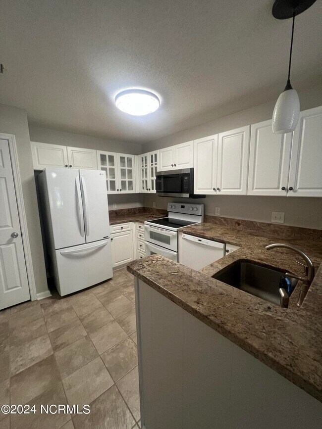 Foto del edificio - 4130 Breezewood Dr