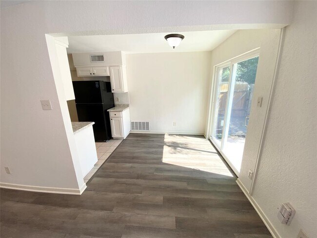 Foto del edificio - 1103 Westwood Dr