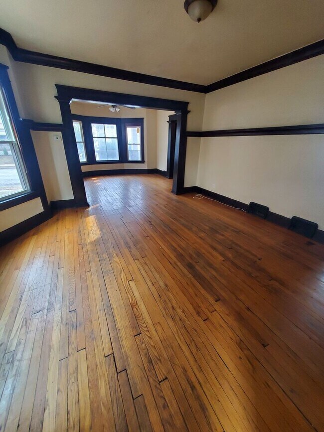 Building Photo - 3162-3164 N Richards St - Duplex