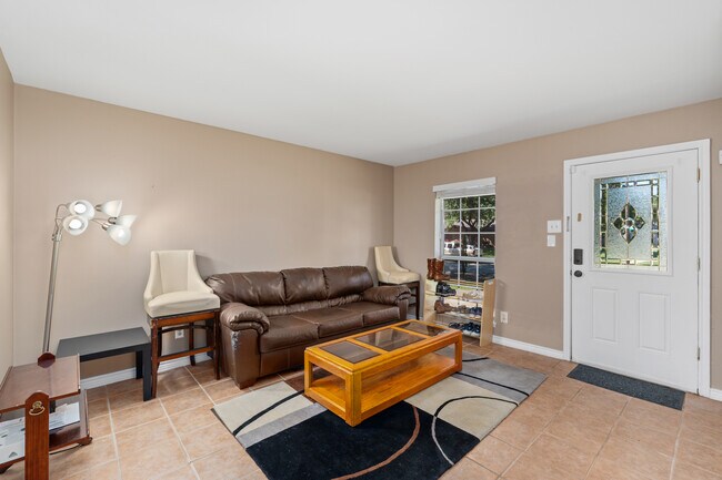 Foto del edificio - 3384 P Ave