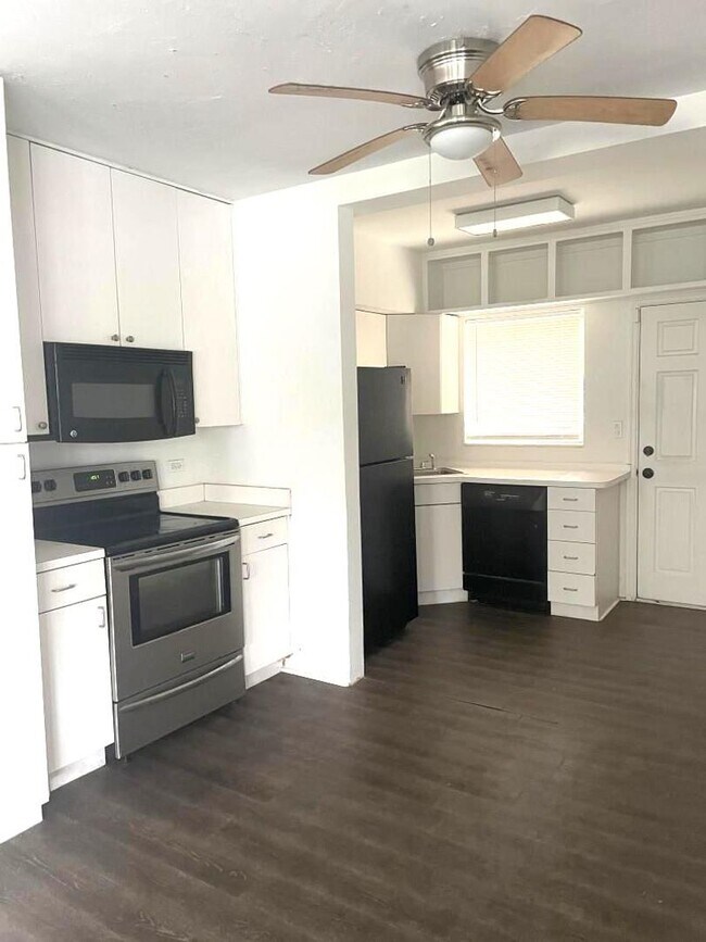 Building Photo - Bay Harbor Townhomes
