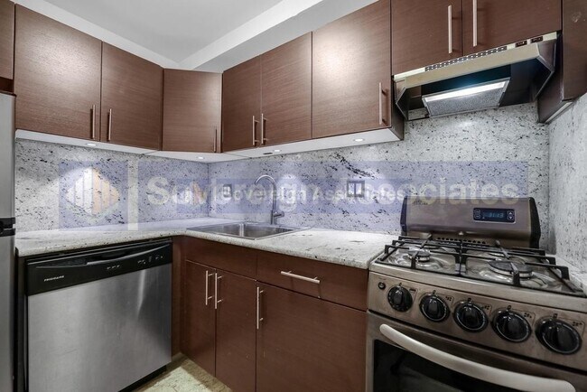 Foto del edificio - 425 East 80th Street