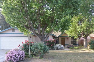 Building Photo - 6025 W Paradise Ave