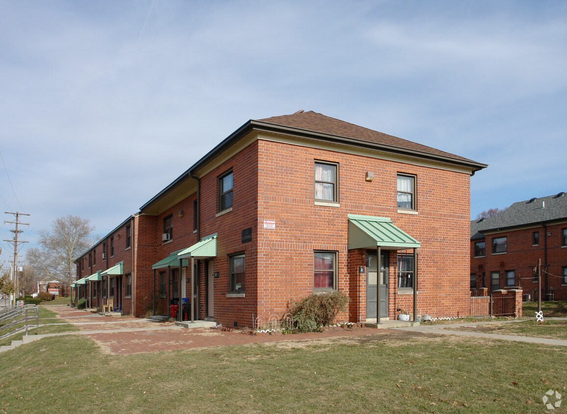 Primary Photo - 170 N Champion Ave