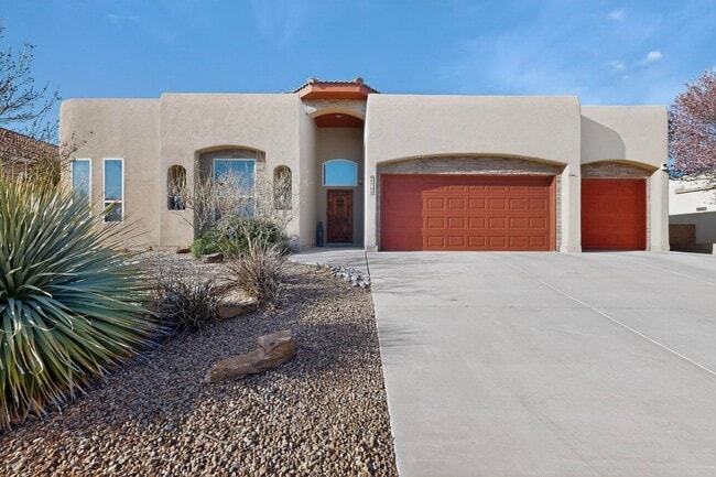 Building Photo - NW Executive Living 3/BD 2.5/BA 3/CG