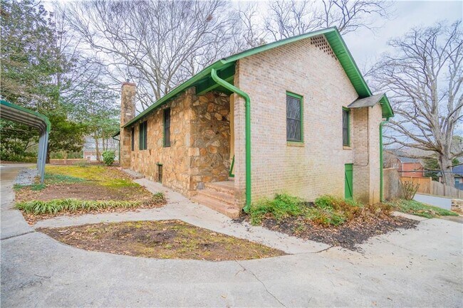 Foto del edificio - 1865 Oak Grove Rd NE