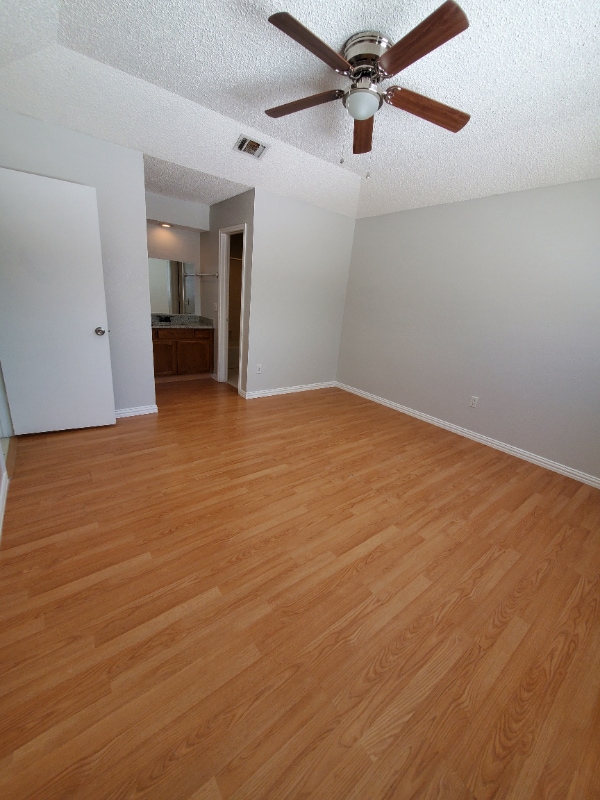 Foto del edificio - 310 Bluegrass Ln