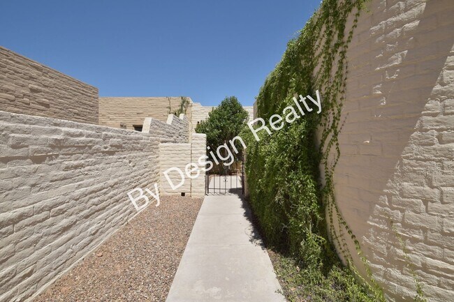 Building Photo - Updated Sunrise at Presidio 2 Bed 2 Bath Townhome