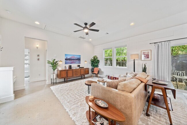 Foto del edificio - 1307 1/2 Fort Branch Boulevard-SI ID1492694P