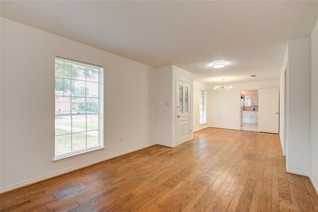 Building Photo - 12110 Scottsdale Dr