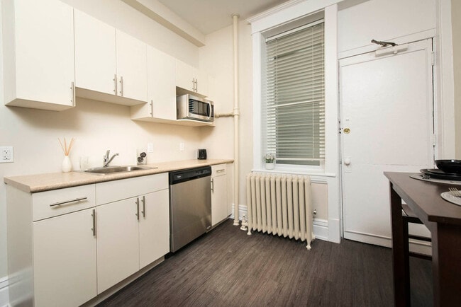 1BDR - Kitchen - 626 Jessie Apartment