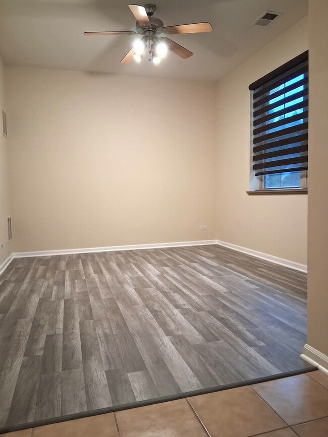 Building Photo - 756 N Aspen Dr