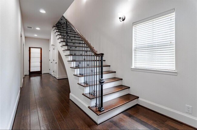 Foto del edificio - 5708 Dolores St