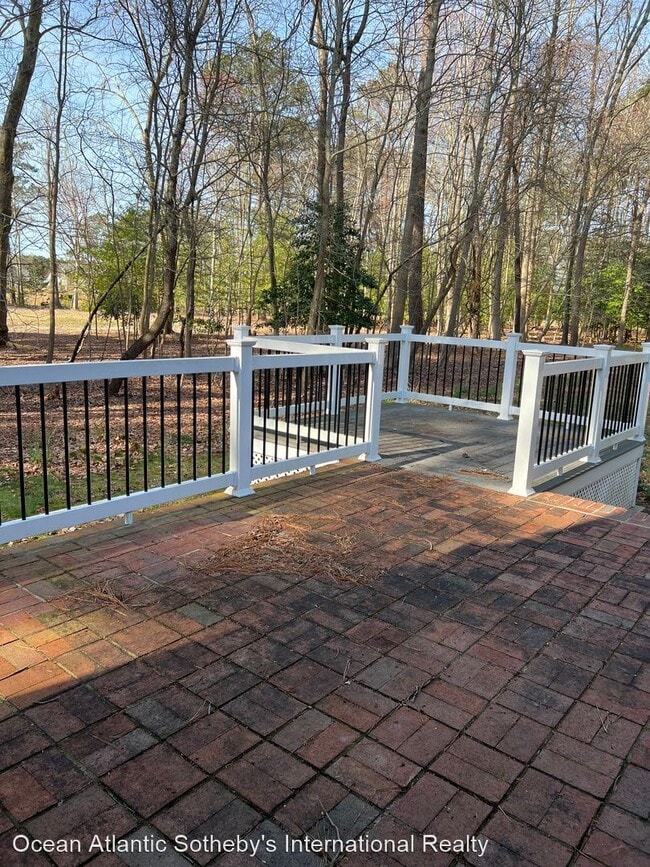 Building Photo - 3 br, 2 bath House - 37 E. Manor Court