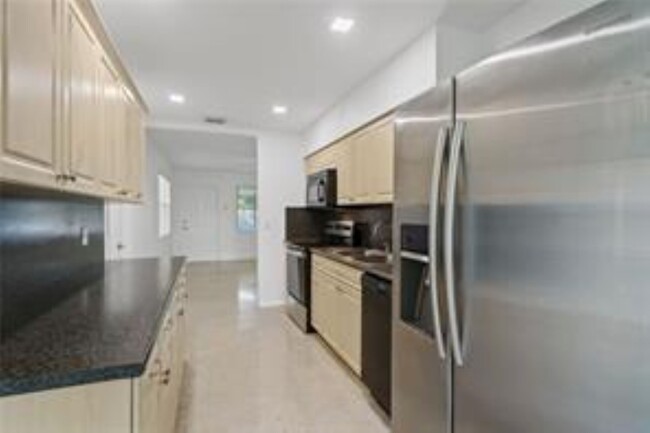 Building Photo - 50 NE 45th Ct