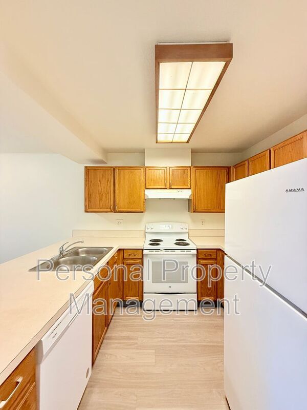 Building Photo - 3412 NE 66th Ave