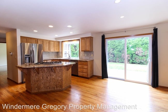 Building Photo - 4 br, 2.5 bath House - 6814 142nd Ct NE