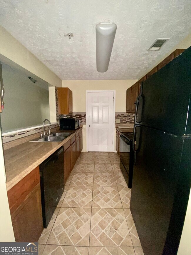 Building Photo - 8101 Fairington Ridge Cir