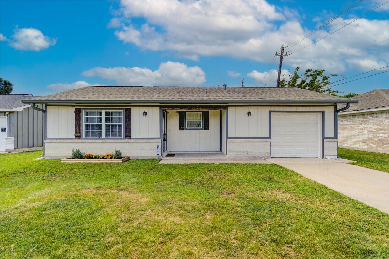 Foto principal - 5317 Crestmont St