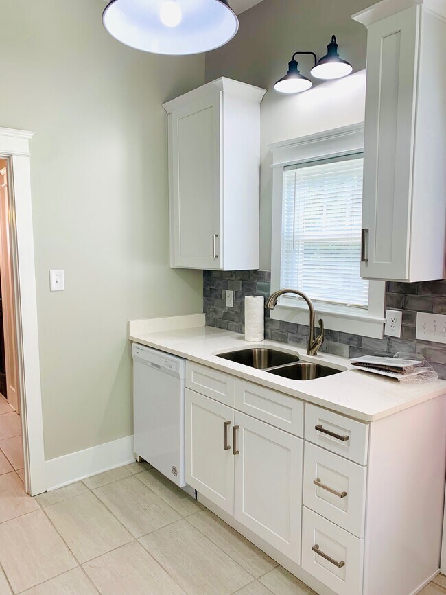 Kitchen sink with window & beautiful backsplash - 124 Forrest St