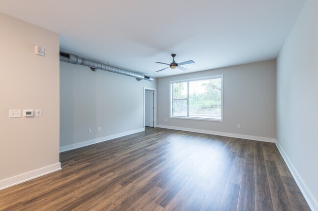 Foto del edificio - 140 Jennings Ave