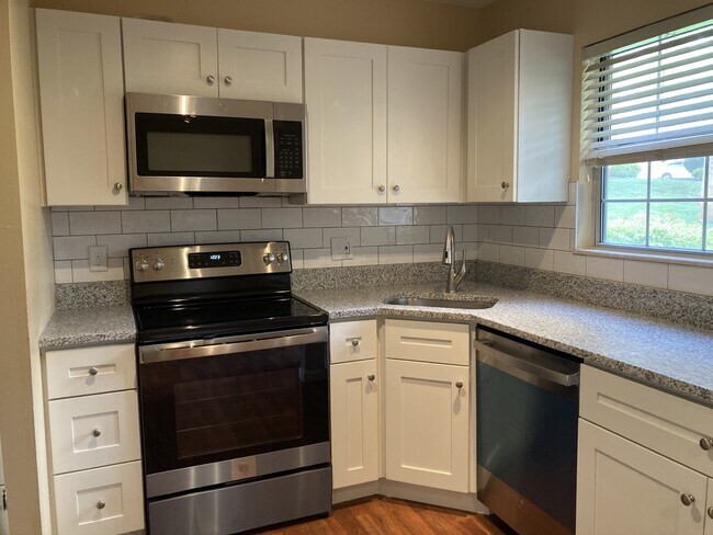 Brand NEW Kitchen - 1618 Thrush Ter