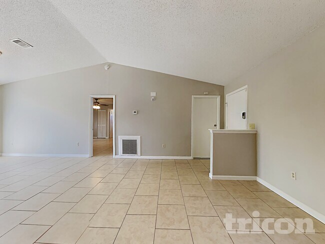 Building Photo - 2920 Malcolm Dr